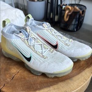Nike Air VaporMax Flyknit Sneakers Mismatched Swoosh White Mens 11